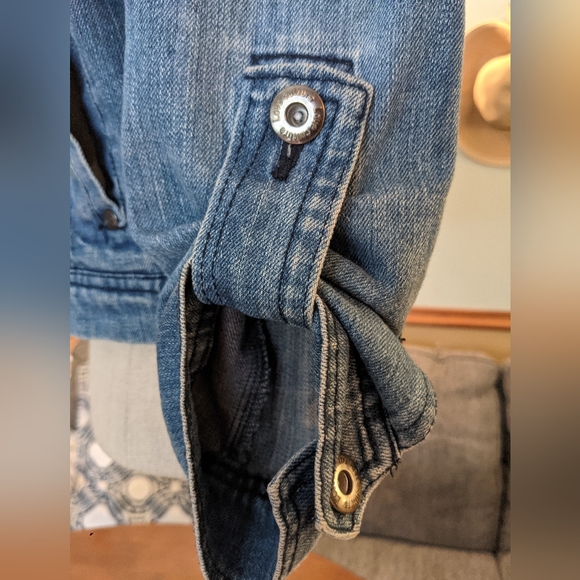 Cropped Jean jacket!! LOVECUTURE denim trendy cropped style Jean jacket - Picture 5 of 9